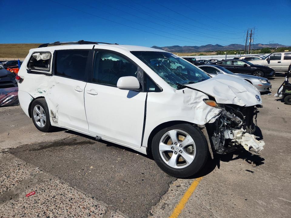 Aukcja sprzedaży 2011 Toyota Sienna, vin: 5TDKK3DC9BS070847, numer aukcji: 67042096