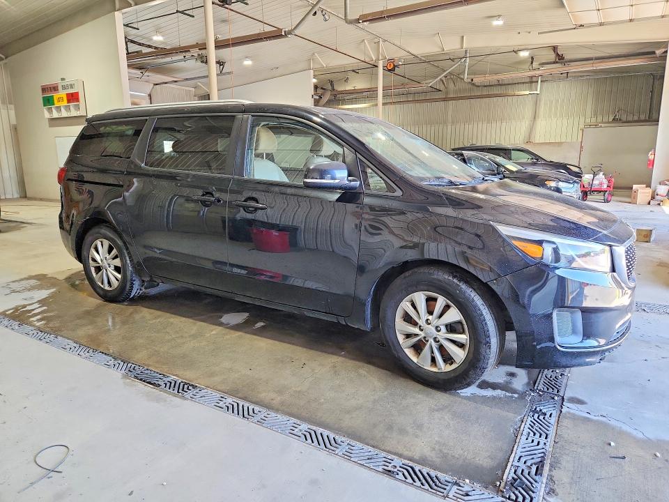 69027976 :رقم المزاد ، KNDMB5C15F6061699         vin ، 2015 Kia Sedona مزاد بيع