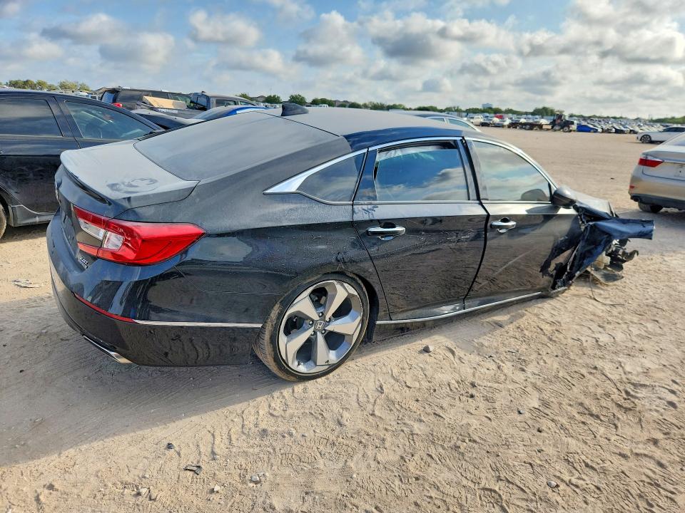68513356 :رقم المزاد ، 1HGCV2F90JA048076 vin ، 2018 Honda Accord مزاد بيع