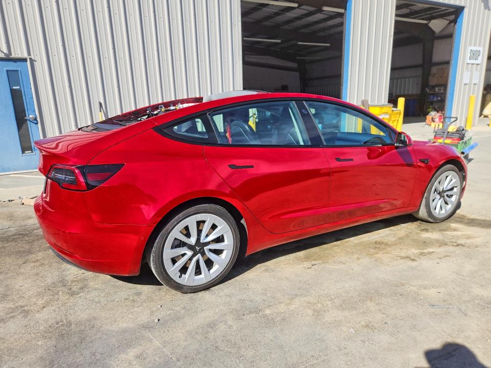68591696 :رقم المزاد ، 5YJ3E1EA4NF303782 vin ، 2022 Tesla Model 3 مزاد بيع