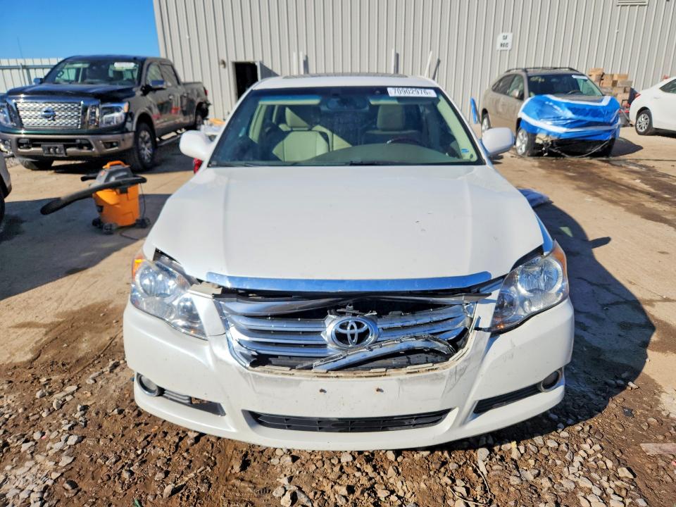 70902976 :رقم المزاد ، 4T1BK3DB0AU356406 vin ، 2010 Toyota Avalon مزاد بيع