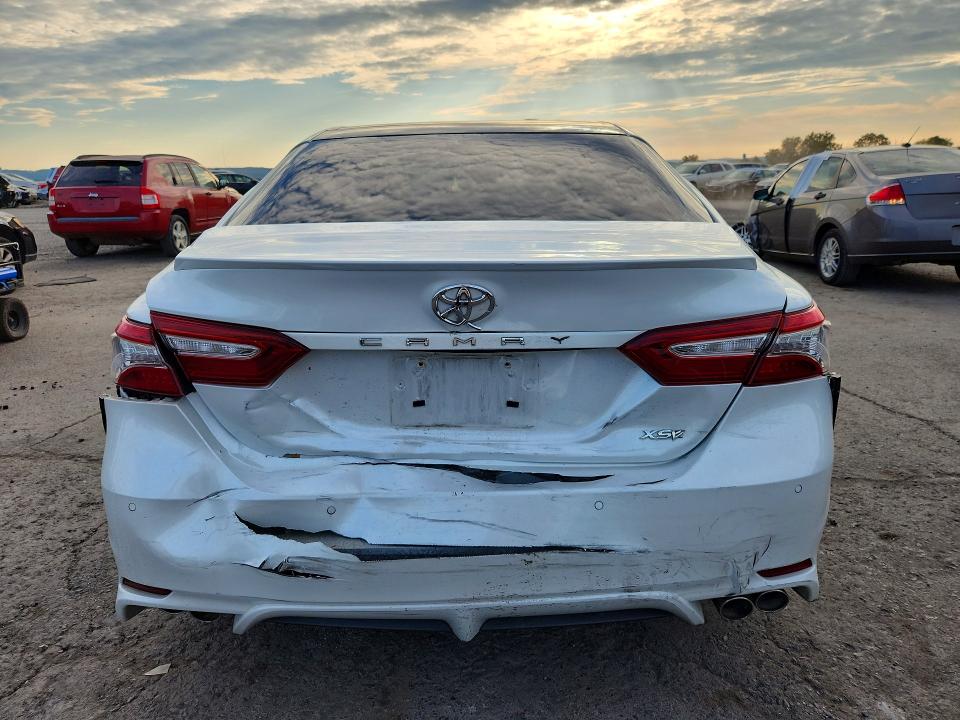 Продаж на аукціоні авто 2018 Toyota Camry, vin: 4T1B61HK3JU011129, номер лоту: 67804146