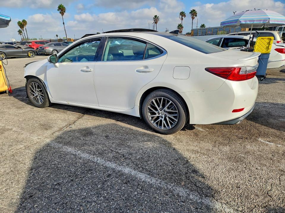 67715466 :رقم المزاد ، 58ABK1GG8HU044705 vin ، 2017 Lexus Es مزاد بيع
