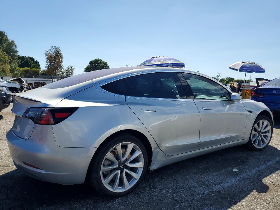2018 Tesla Model 3 მანქანა იყიდება აუქციონზე, vin: 5YJ3E1EAXJF011001, აუქციონის ნომერი: 70746116