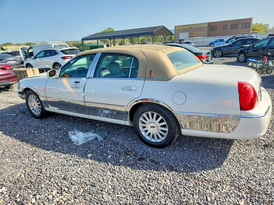 69304956 :رقم المزاد ، 1LNHM83W64Y632638 vin ، 2004 Lincoln Town Car مزاد بيع
