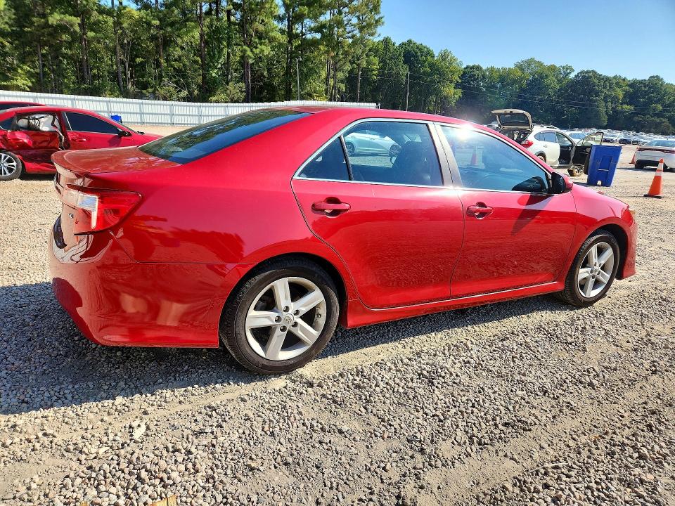 68001196 :رقم المزاد ، 4T1BF1FK5CU562801 vin ، 2012 Toyota Camry مزاد بيع