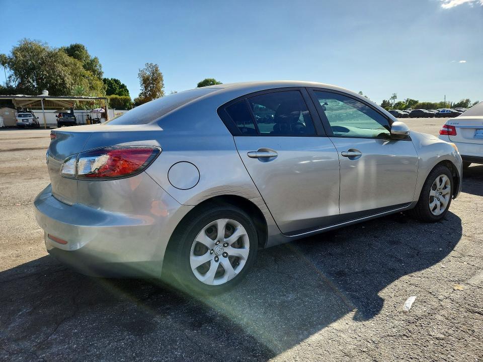2013 Mazda 3 მანქანა იყიდება აუქციონზე, vin: JM1BL1TG1D1736007, აუქციონის ნომერი: 71109526