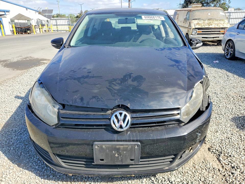 69068176 :رقم المزاد ، WVWBB7AJ0AW230414 vin ، 2010 Volkswagen Golf مزاد بيع