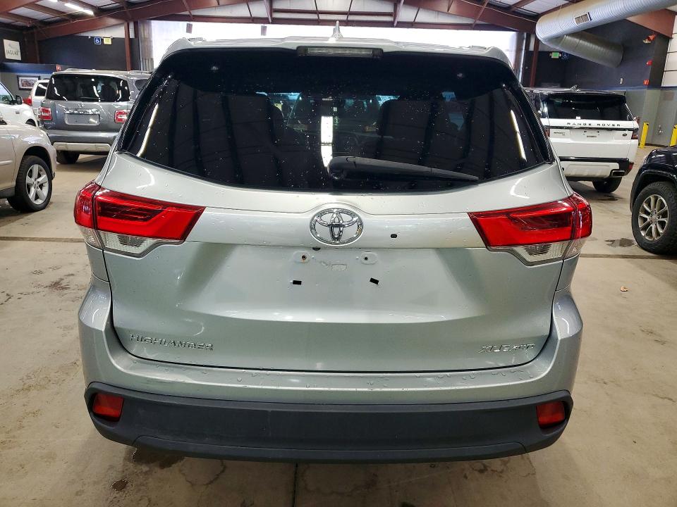 Продаж на аукціоні авто 2019 Toyota Highlander, vin: 5TDJZRFH8KS565141, номер лоту: 70992496