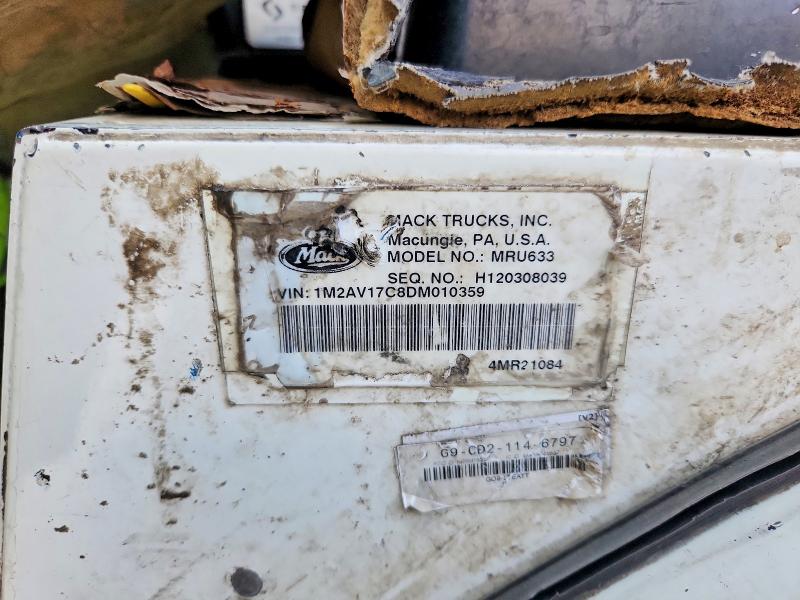 67975006 :رقم المزاد ، 1M2AV17C8DM010359 vin ، 2013 Mack Mru633 مزاد بيع