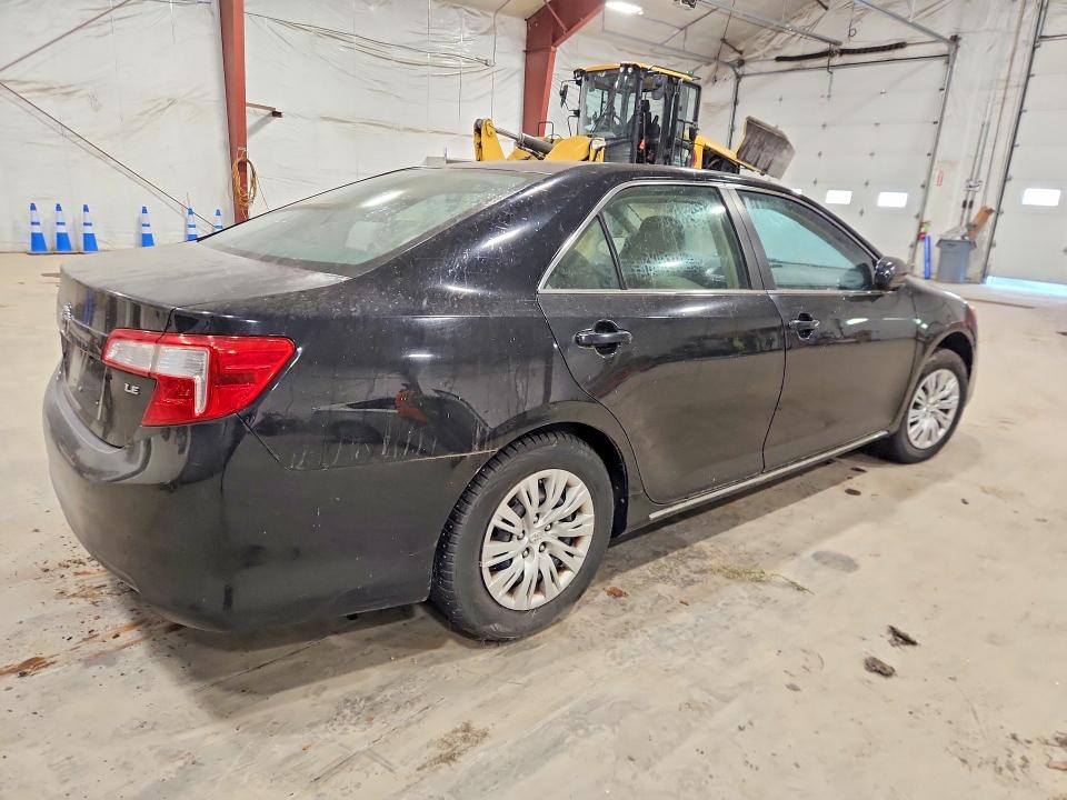 69642436 :رقم المزاد ، 4T4BF1FK1CR225032 vin ، 2012 Toyota Camry مزاد بيع