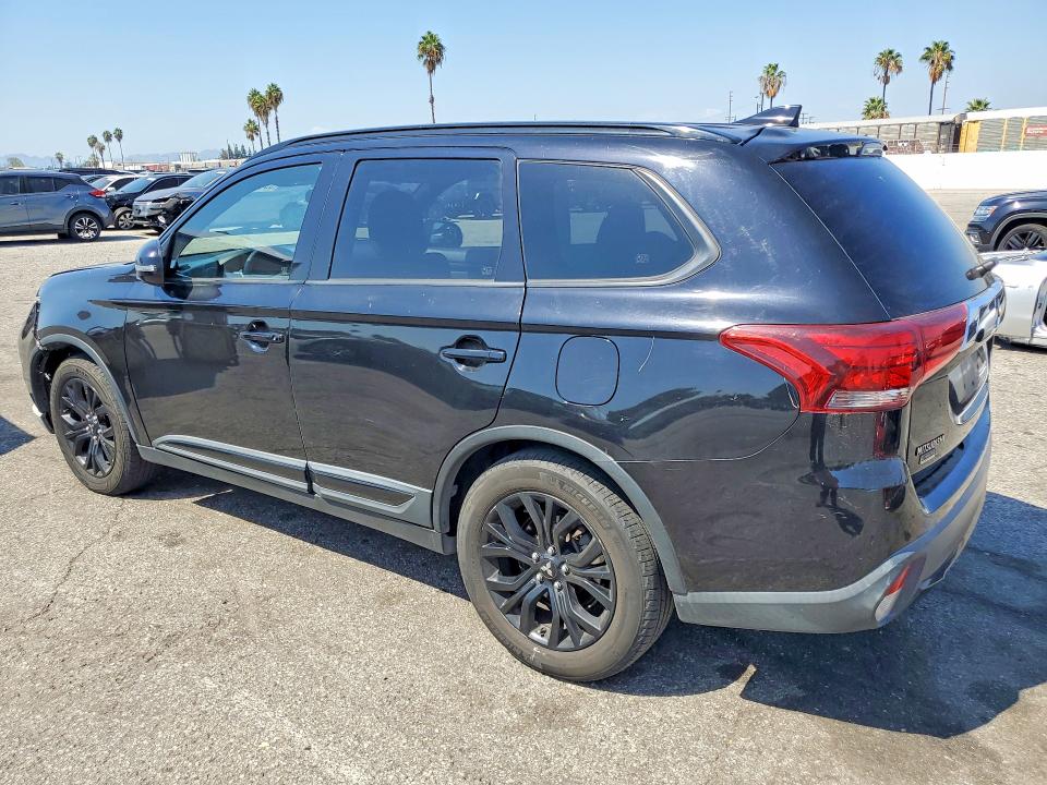 Продажа на аукционе авто 2018 Mitsubishi Outlander, vin: JA4AD3A33JZ021628, номер лота: 69451086