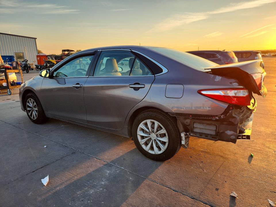 70355286 :رقم المزاد ، 4T4BF1FKXGR530521 vin ، 2016 Toyota Camry مزاد بيع