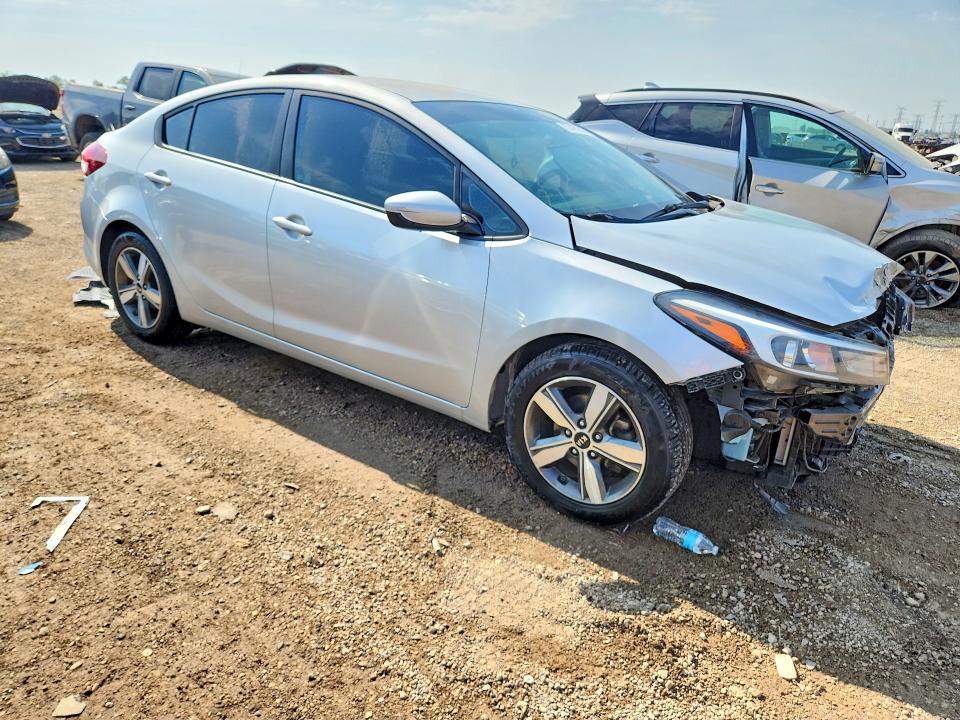 67475616 :رقم المزاد ، 3KPFL4A71JE170025 vin ، 2018 Kia Forte مزاد بيع