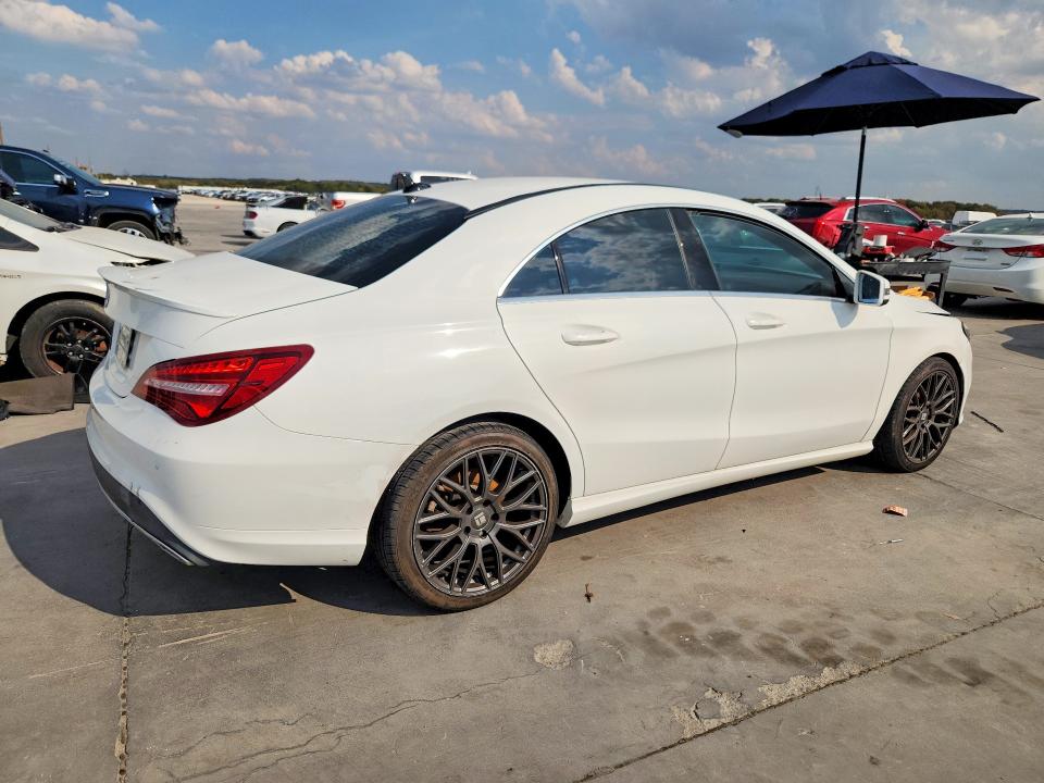 70296596 :رقم المزاد ، WDDSJ4EB1JN637772 vin ، 2018 Mercedes-benz Cla مزاد بيع