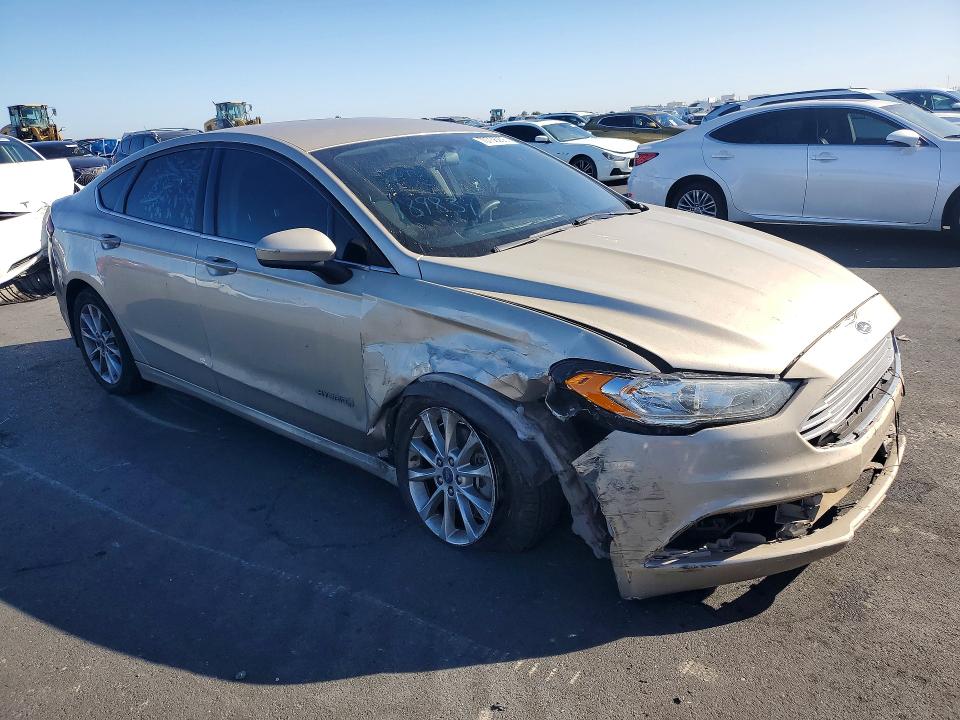 70736256 :رقم المزاد ، 3FA6P0LU2HR386250 vin ، 2017 Ford Fusion مزاد بيع