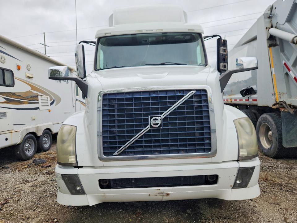 2015 Volvo Vn მანქანა იყიდება აუქციონზე, vin: 4V4NC9EGXFN921648, აუქციონის ნომერი: 67703306