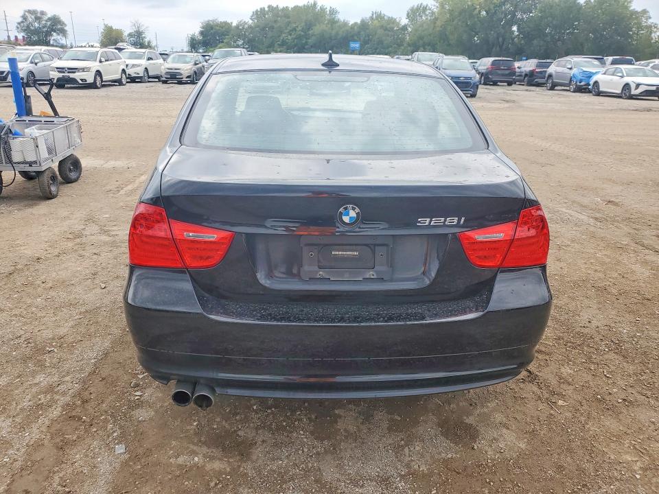 2011 Bmw 328 მანქანა იყიდება აუქციონზე, vin: WBAPK7G58BNN86016, აუქციონის ნომერი: 70705036