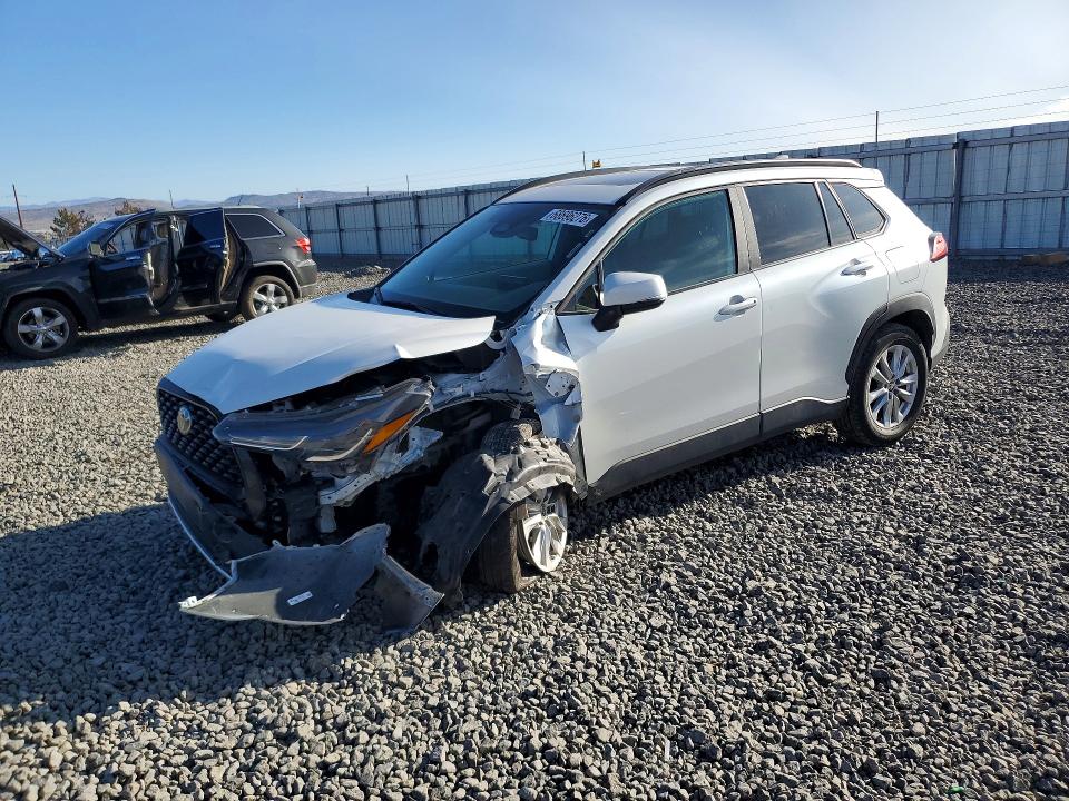 2023 Toyota Corolla Cross მანქანა იყიდება აუქციონზე, vin: 7MUBAABG3PV060857, აუქციონის ნომერი: 68696276