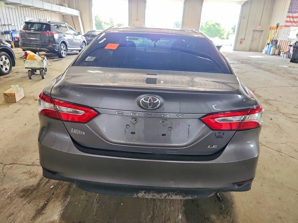 Продажа на аукционе авто 2018 Toyota Camry, vin: 4T1B11HK7JU062566, номер лота: 65881046