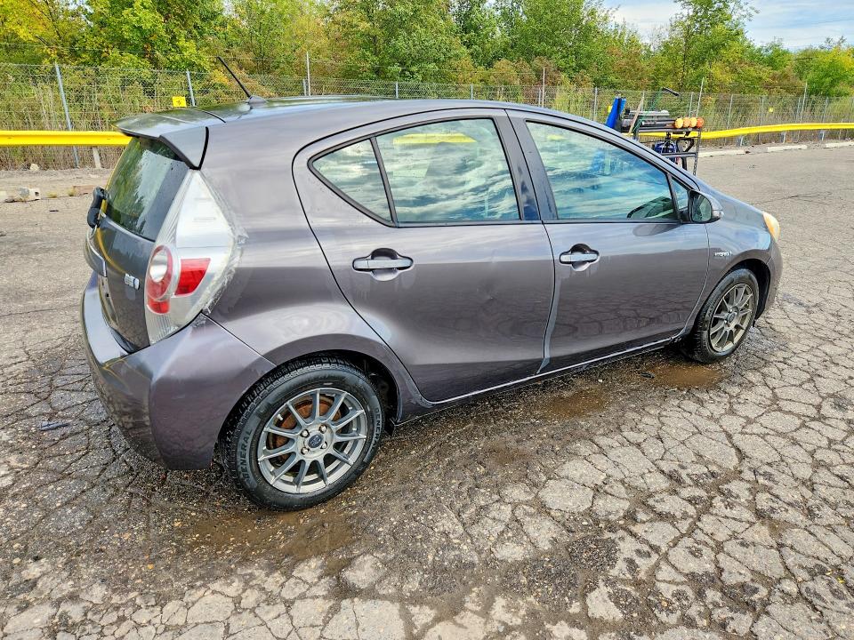 Продажа на аукционе авто 2013 Toyota Prius C, vin: JTDKDTB3XD1540140, номер лота: 69646046