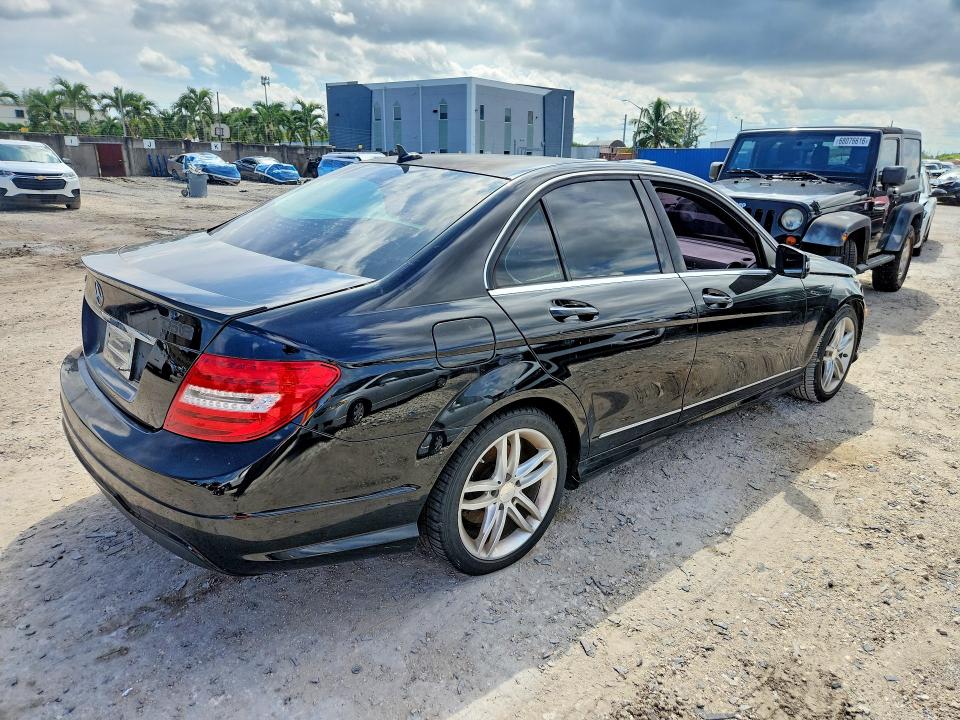 68372596 :رقم المزاد ، WDDGF4HB7EA942628 vin ، 2014 Mercedes-benz C مزاد بيع