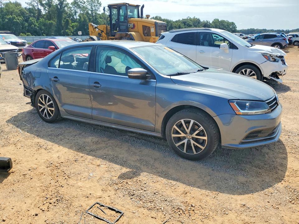 69062636 :رقم المزاد ، 3VWDB7AJ3HM272463 vin ، 2017 Volkswagen Jetta مزاد بيع