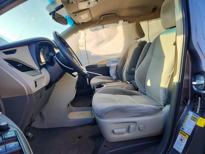 70152986 :رقم المزاد ، 5TDKK3DC1GS762432 vin ، 2016 Toyota Sienna مزاد بيع