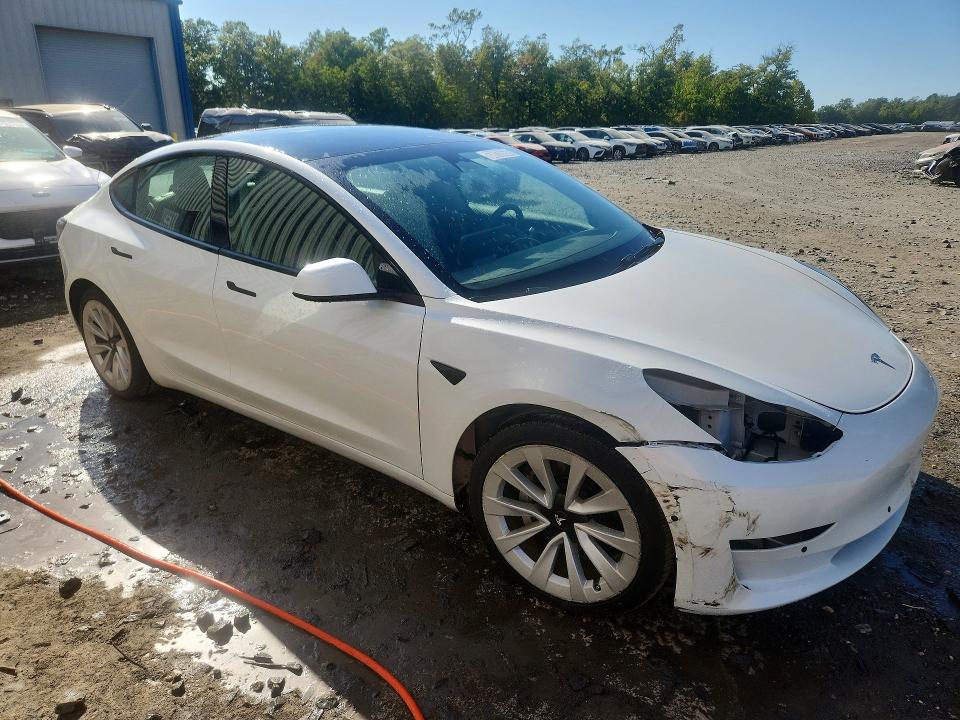 68830666 :رقم المزاد ، 5YJ3E1EA4NF369569 vin ، 2022 Tesla Model 3 مزاد بيع