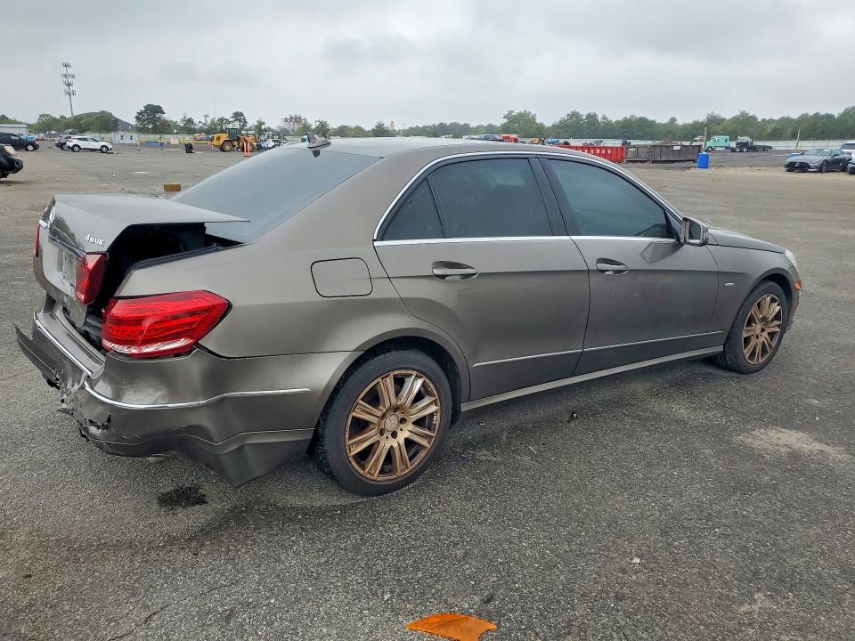 71097546 :رقم المزاد ، WDDHF8JB1CA535987 vin ، 2012 Mercedes-benz E مزاد بيع