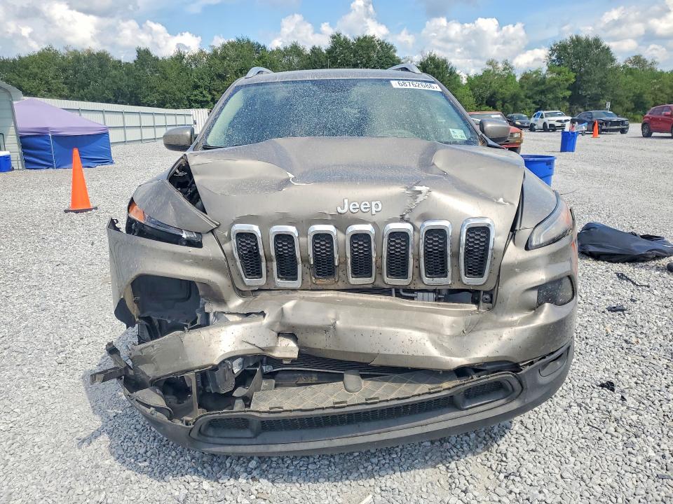 68762686 :رقم المزاد ، 1C4PJLLB4JD605613 vin ، 2018 Jeep Cherokee مزاد بيع