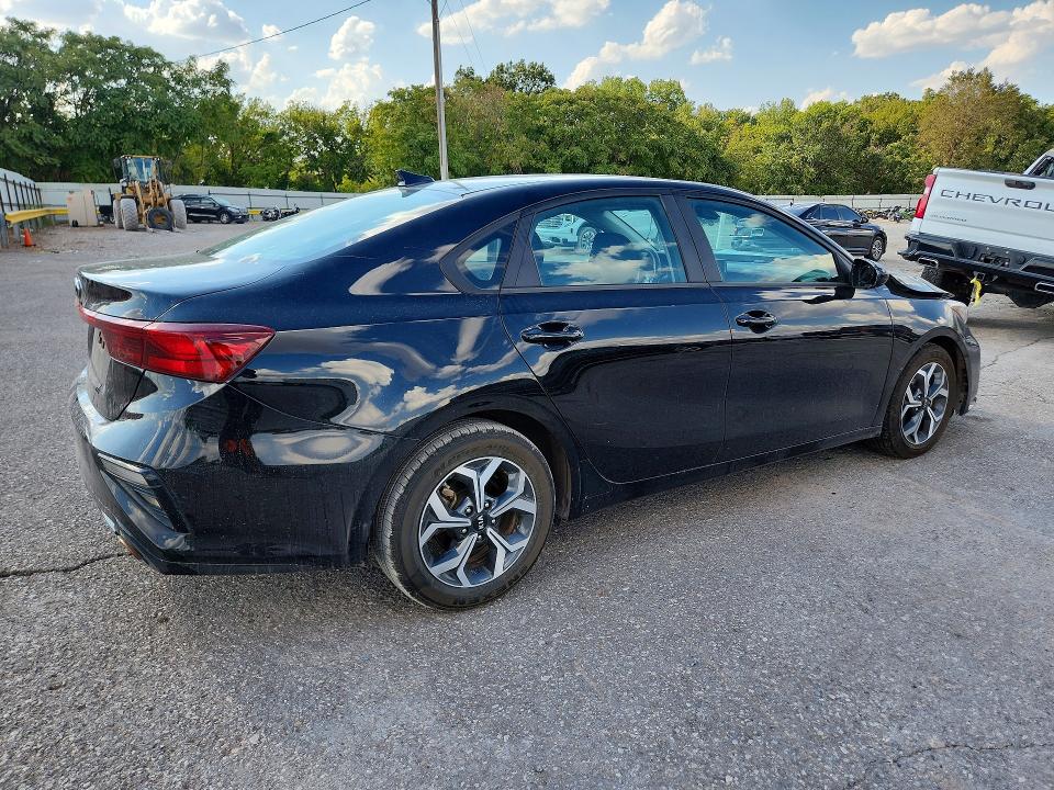 2021 Kia Forte მანქანა იყიდება აუქციონზე, vin: 3KPF24AD7ME360179, აუქციონის ნომერი: 69153106