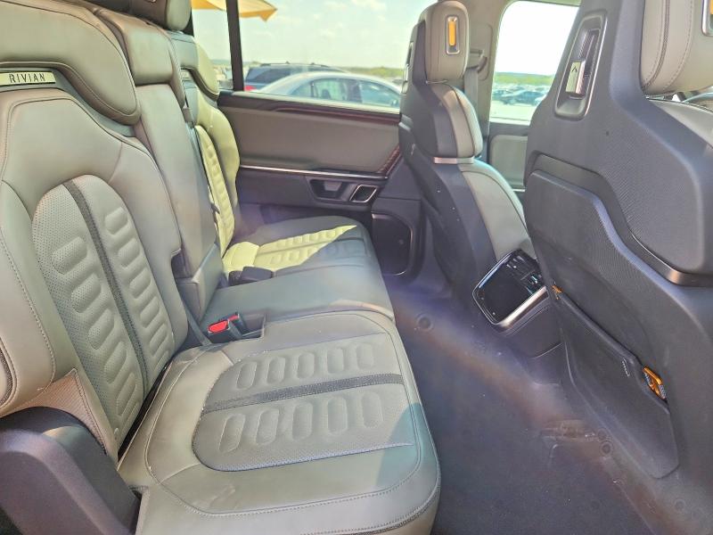 69030236 :رقم المزاد ، 7PDSGBBA3PN024840 vin ، 2023 Rivian R1s مزاد بيع
