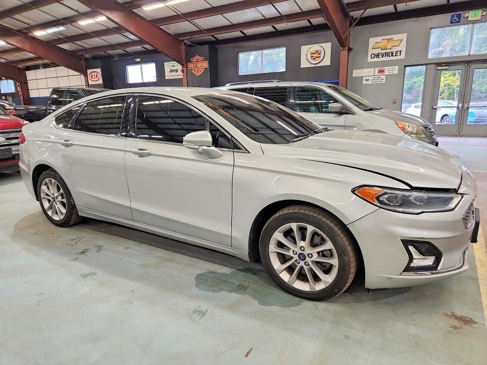 70507056 :رقم المزاد ، 3FA6P0SU9KR157394 vin ، 2019 Ford Fusion مزاد بيع