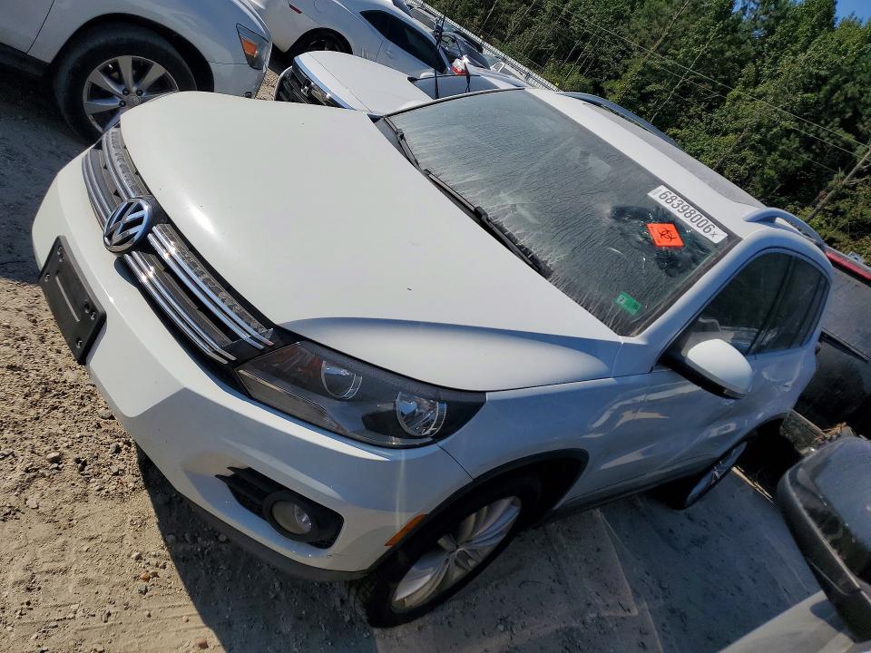 68398006 :رقم المزاد ، WVGBV7AX1FW555958 vin ، 2015 Volkswagen Tiguan مزاد بيع