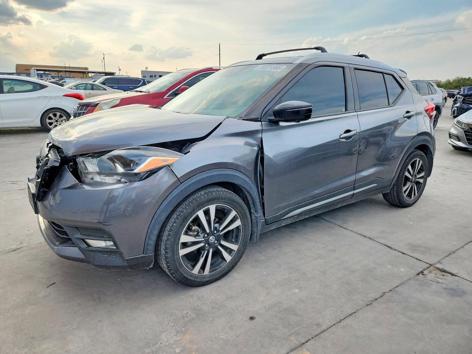 70221566 :رقم المزاد ، 3N1CP5DV5LL500774 vin ، 2020 Nissan Kicks مزاد بيع