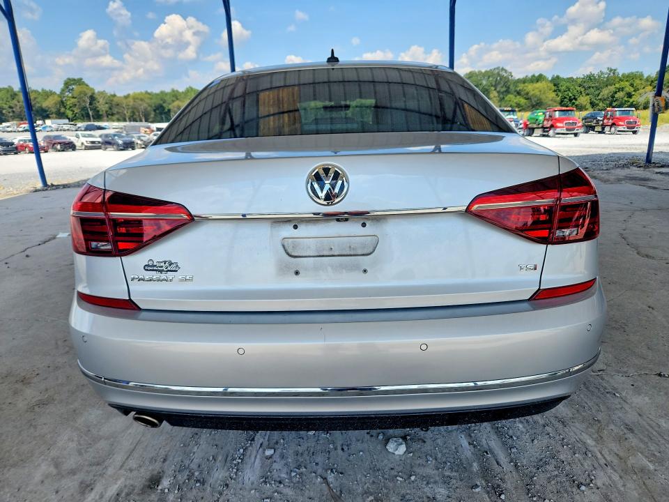 68965926 :رقم المزاد ، 1VWBA7A35JC043740 vin ، 2018 Volkswagen Passat مزاد بيع