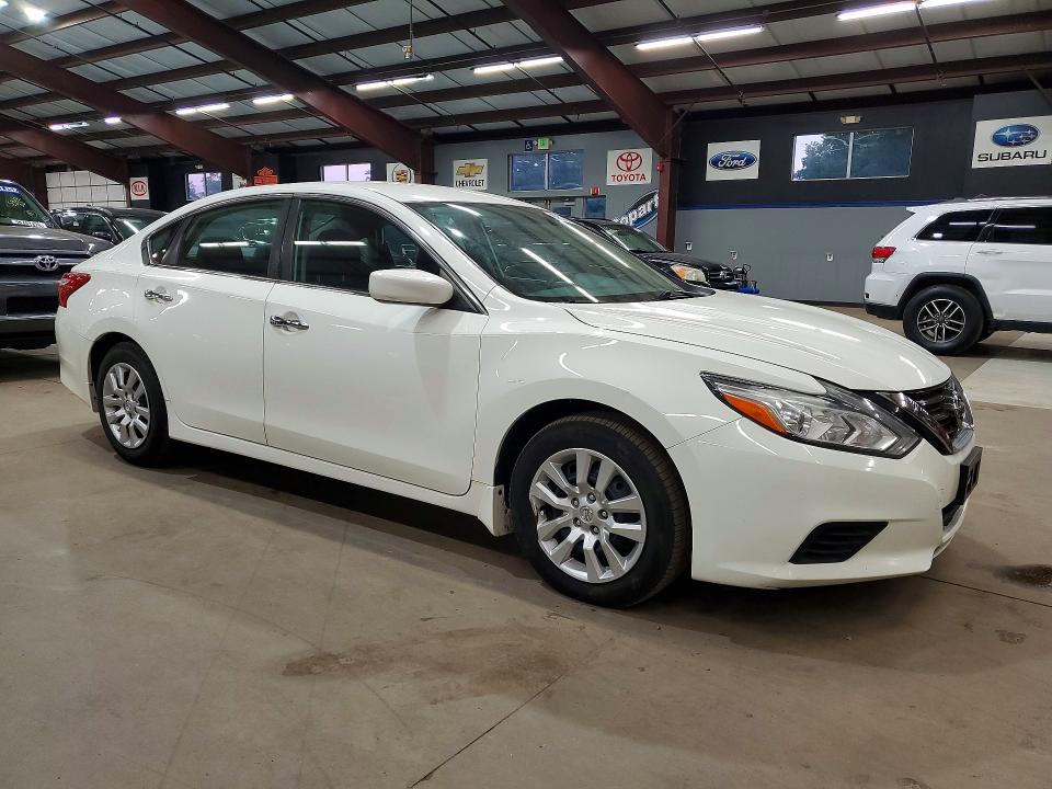 2017 Nissan Altima მანქანა იყიდება აუქციონზე, vin: 1N4AL3AP6HC485477, აუქციონის ნომერი: 69530116