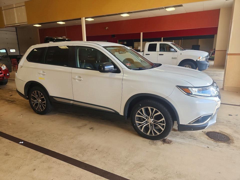 Продажа на аукционе авто 2017 Mitsubishi Outlander, vin: JA4AZ2A32HZ064301, номер лота: 68973706