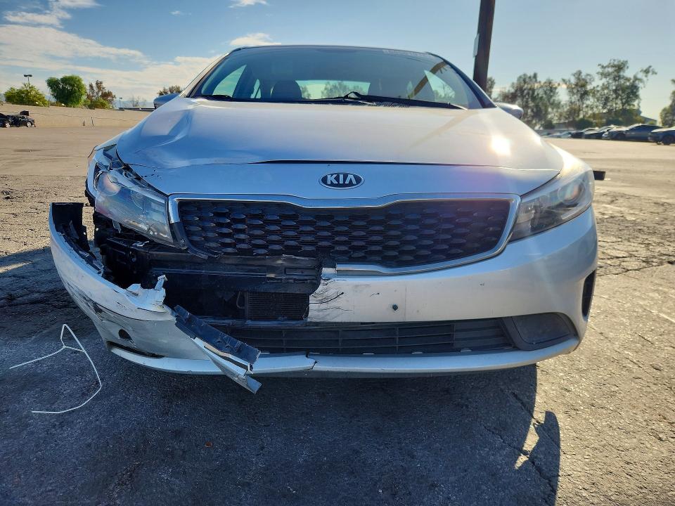 68501916 :رقم المزاد ، 3KPFK4A76JE168970 vin ، 2018 Kia Forte مزاد بيع