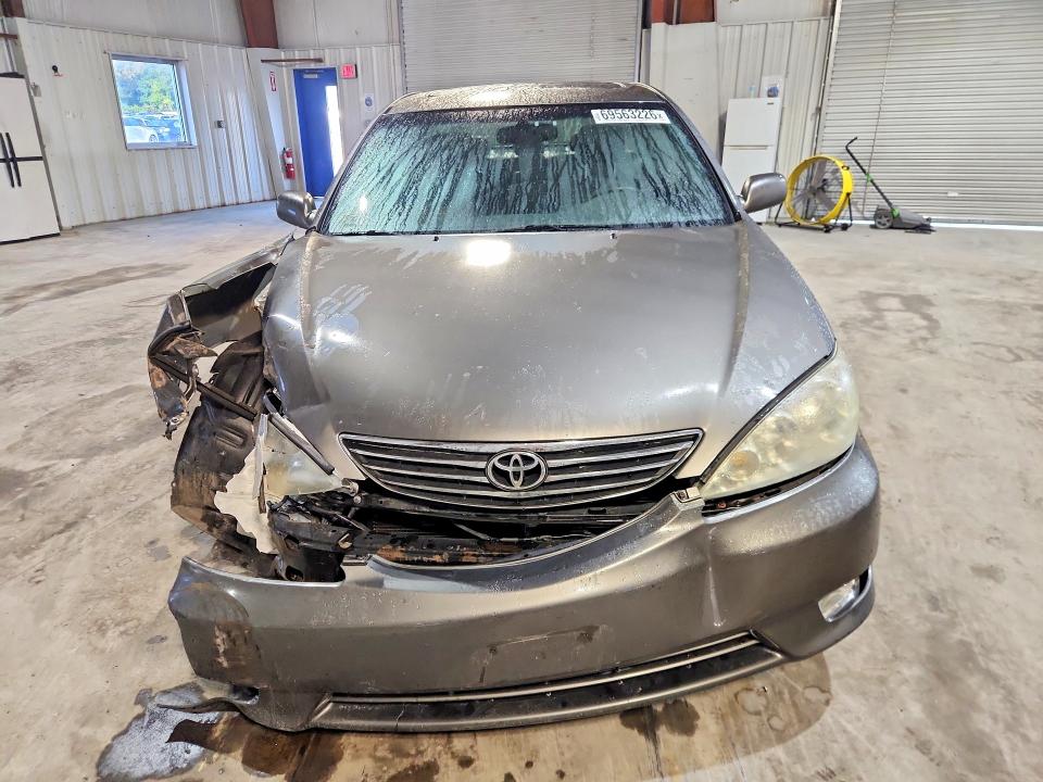 2005 Toyota Camry მანქანა იყიდება აუქციონზე, vin: 4T1BF30K45U593450, აუქციონის ნომერი: 69563226