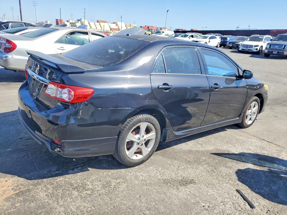 70744816 :رقم المزاد ، 2T1BU4EEXCC815826 vin ، 2012 Toyota Corolla مزاد بيع