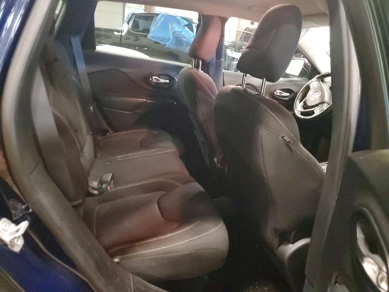 68202946 :رقم المزاد ، 1C4PJLCB8GW293759 vin ، 2016 Jeep Cherokee مزاد بيع