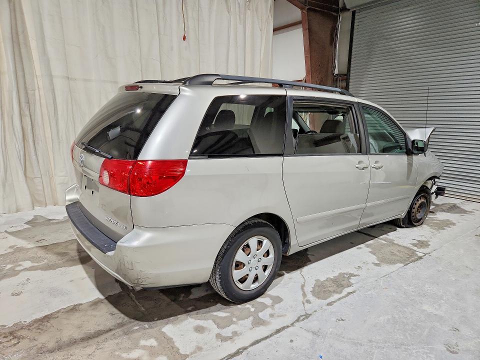 2010 Toyota Sienna მანქანა იყიდება აუქციონზე, vin: 5TDKK4CC6AS321880, აუქციონის ნომერი: 69006176