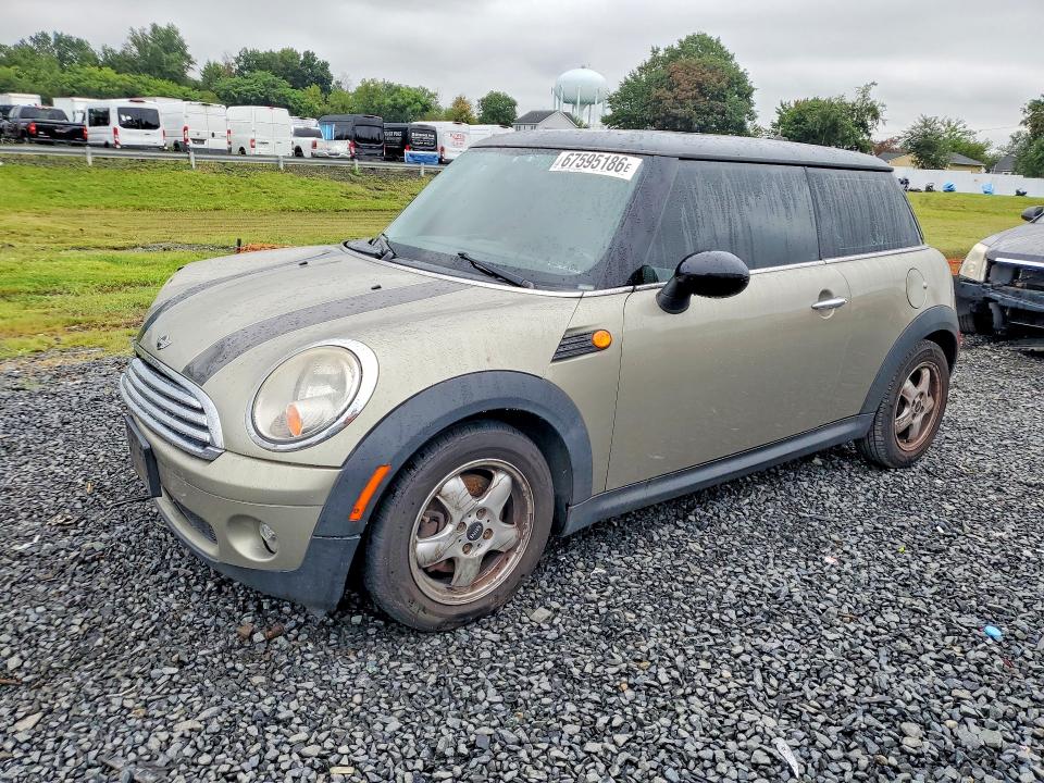 67595186 :رقم المزاد ، WMWMF3C58ATZ61502 vin ، 2010 Mini Cooper مزاد بيع
