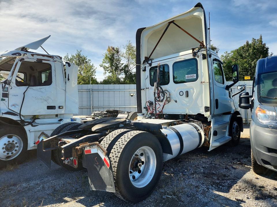 68049406 :رقم المزاد ، 1FUBHTDV2LLLX7482 vin ، 2020 Freightliner Cascadia 116 مزاد بيع