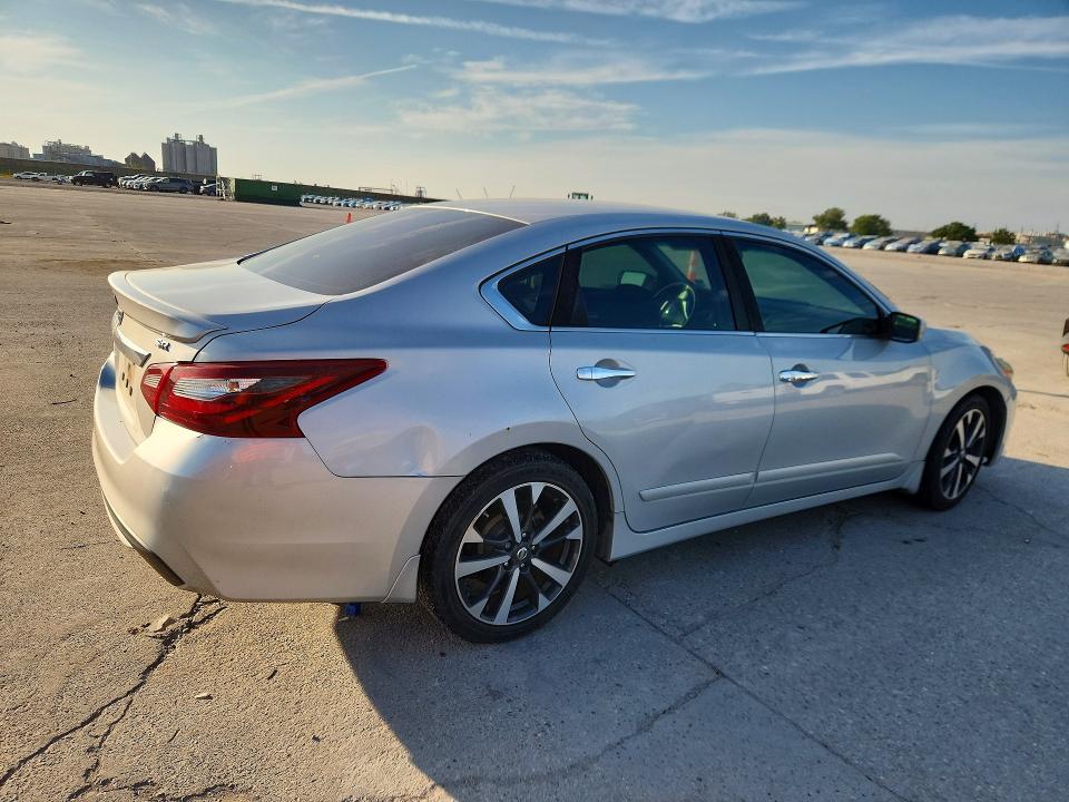 70668546 :رقم المزاد ، 1N4AL3AP2HN316285 vin ، 2017 Nissan Altima مزاد بيع