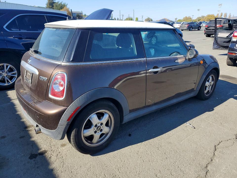 Продажа на аукционе авто 2011 Mini Cooper, vin: WMWSU3C5XBT092562, номер лота: 69810436