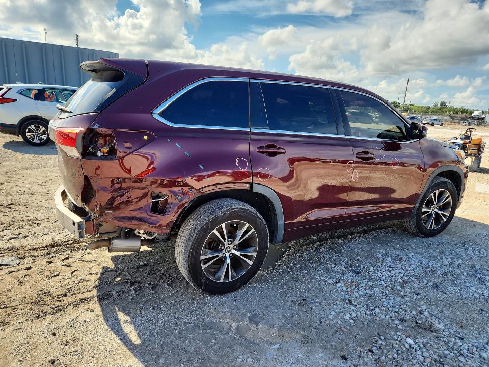 2018 Toyota Highlander მანქანა იყიდება აუქციონზე, vin: 5TDZARFH4JS034222, აუქციონის ნომერი: 68019186
