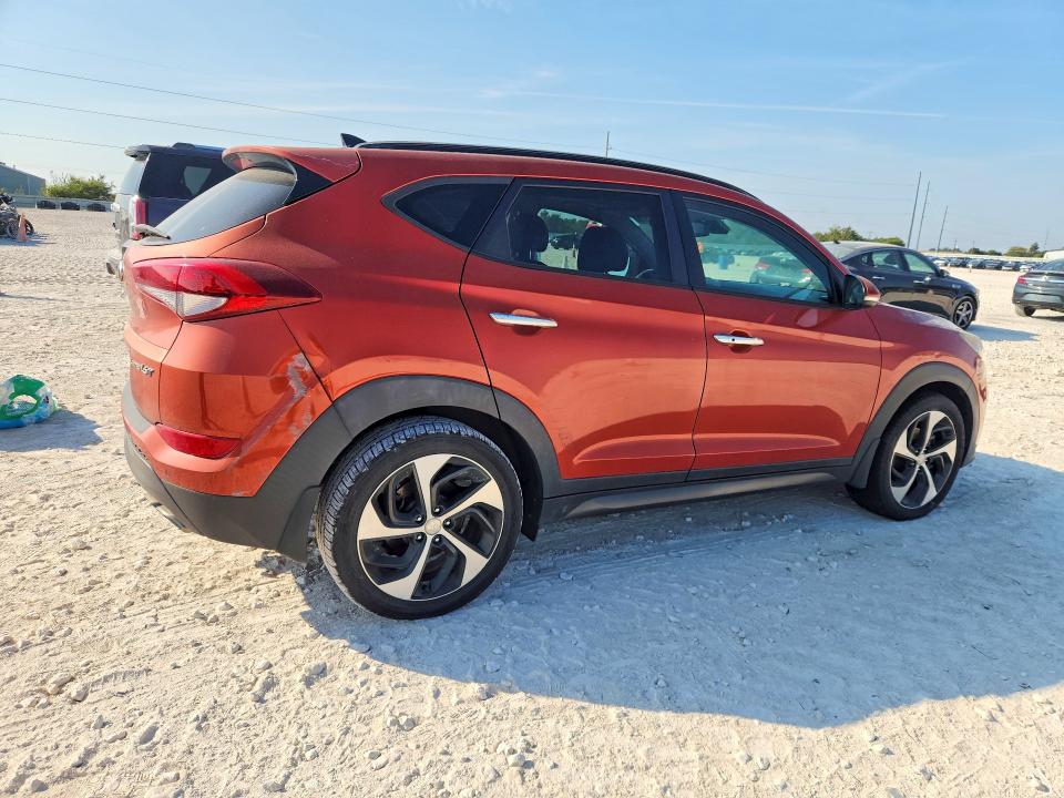 70617576 :رقم المزاد ، KM8J33A29GU109438 vin ، 2016 Hyundai Tucson مزاد بيع